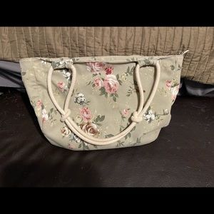 Farmhouse style canvas bag.